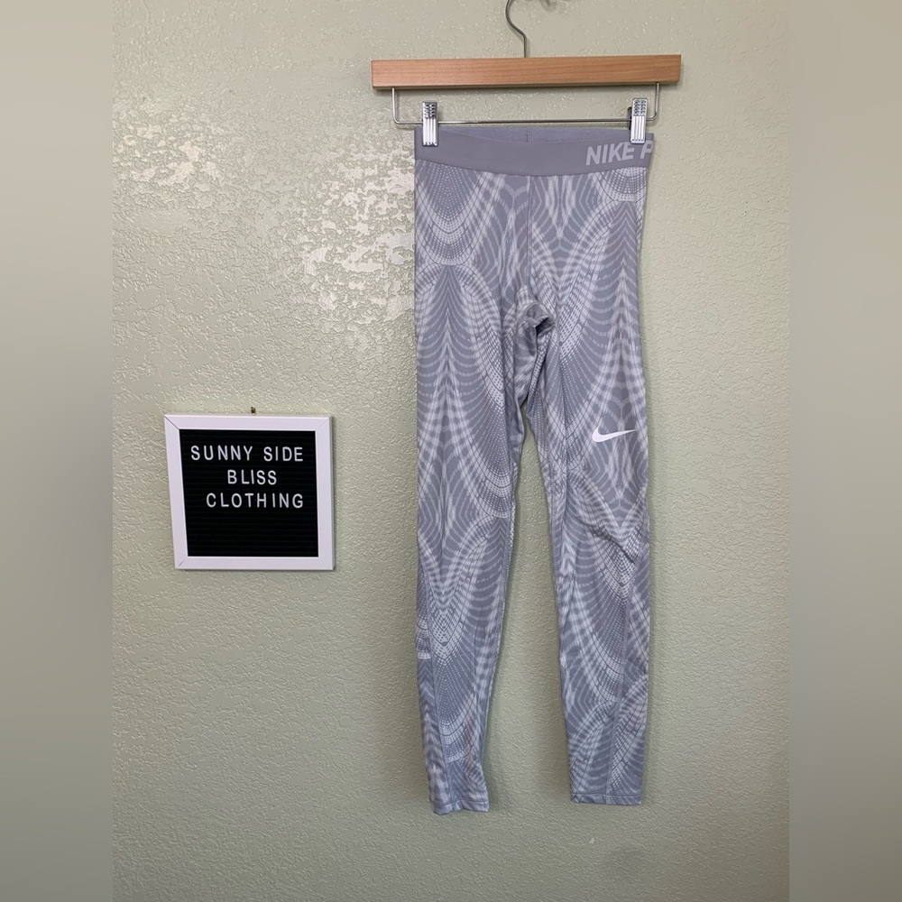Nike Pro High Rise Gray Legging with White Designs Size Extra Small - Picture 1 of 12